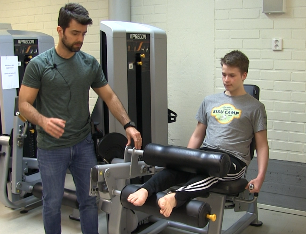 Polven koukistus kahdella jalalla.